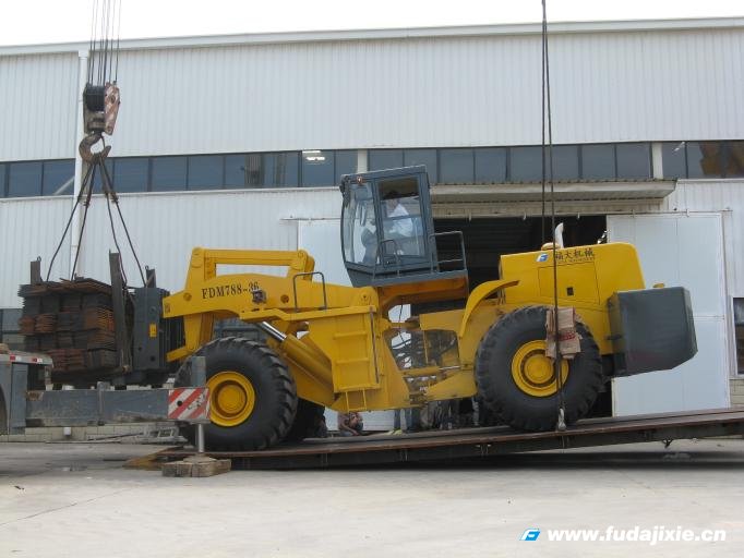 福建省特檢院完成國內最大噸位叉裝車型式試驗